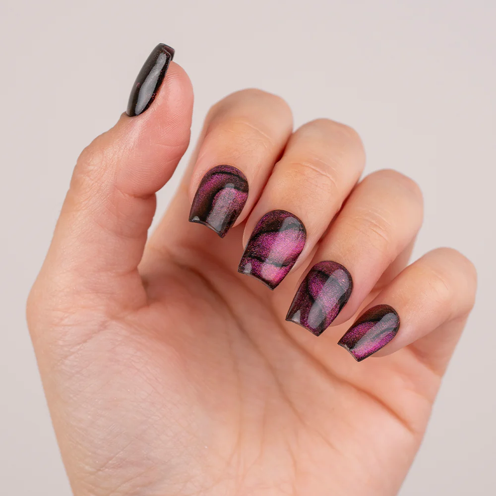 Esmalte semipermanente Cat Eye Velvet Purple #300 - Image 3